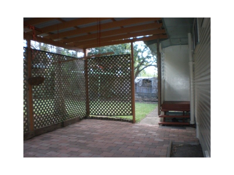 21 Hellyer Street, Wynnum West QLD 4178