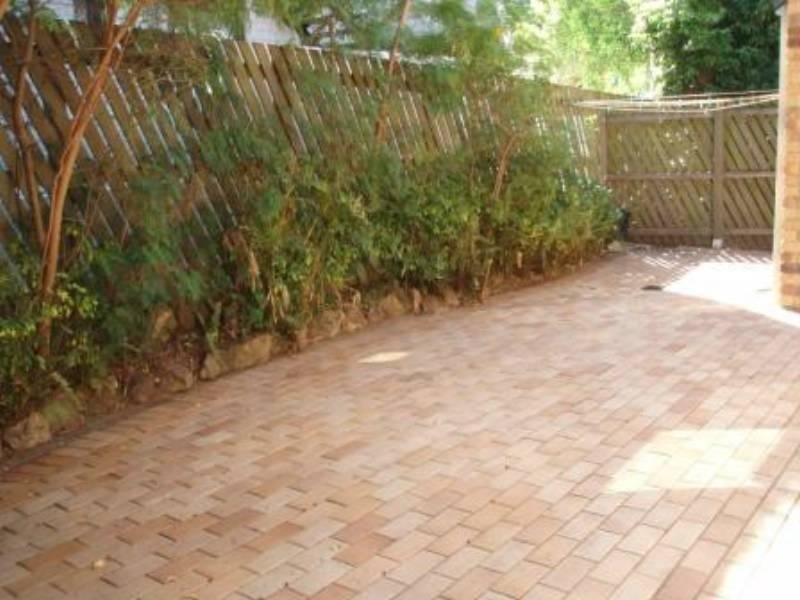 2/145 Melville Terrace, Manly QLD 4179