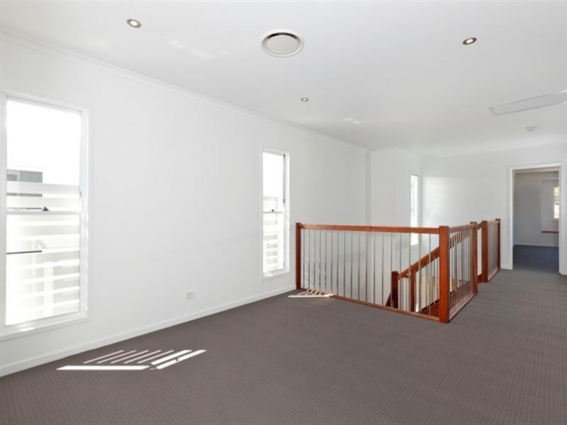 35 Seabreeze Road, Manly West QLD 4179