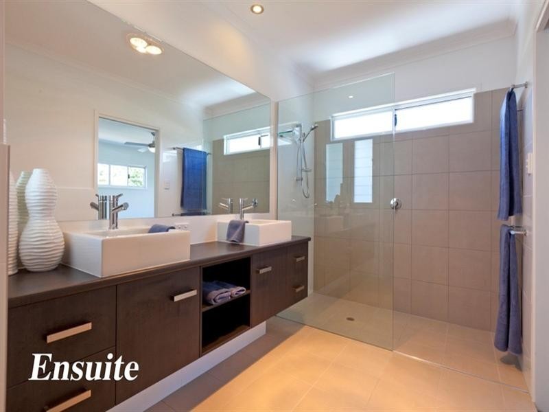 35 Seabreeze Road, Manly West QLD 4179