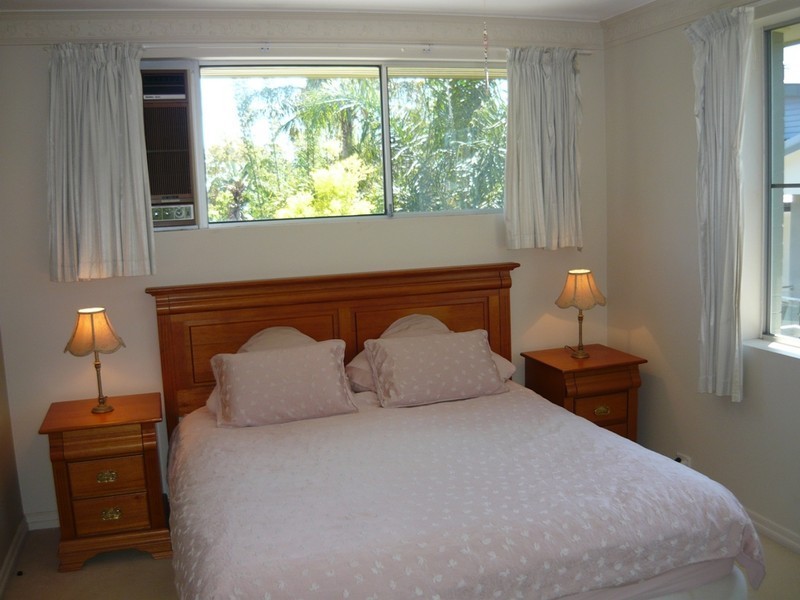 141 Cambridge Parade, Manly QLD 4179