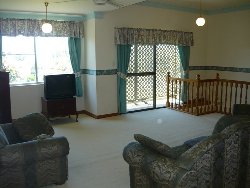 141 Cambridge Parade, Manly QLD 4179