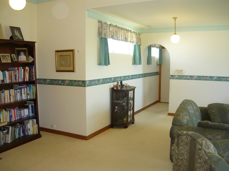 141 Cambridge Parade, Manly QLD 4179