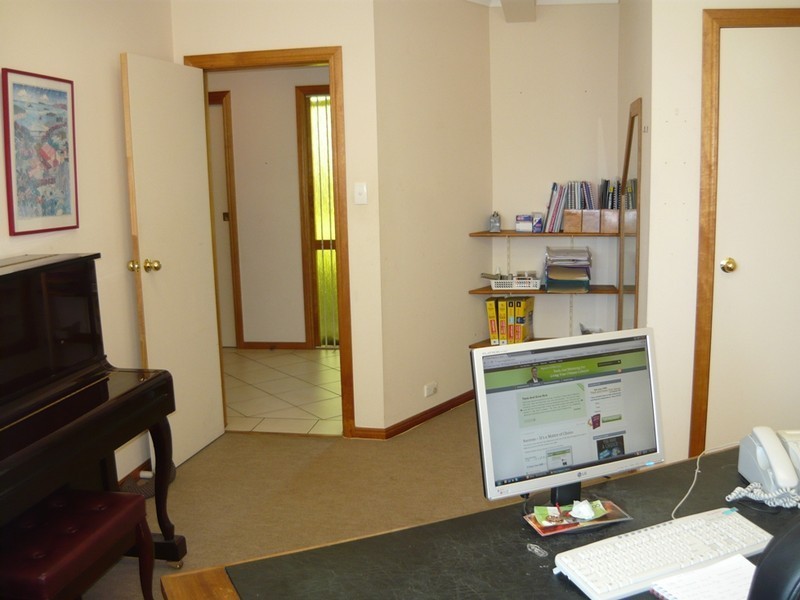 141 Cambridge Parade, Manly QLD 4179