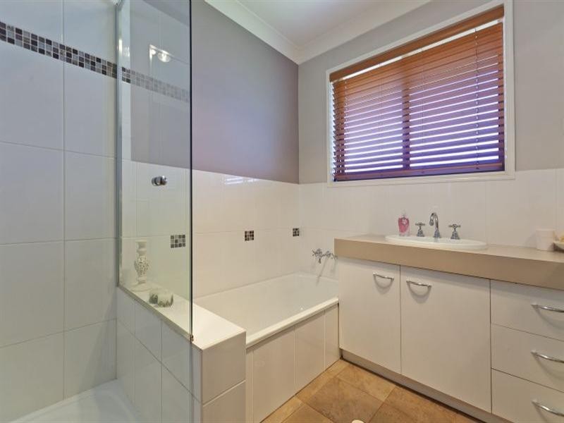 3 Scanlen Crescent, Wynnum West QLD 4178