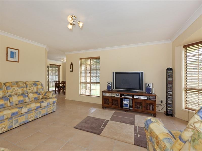 39 Plaza Street, Wynnum West QLD 4178