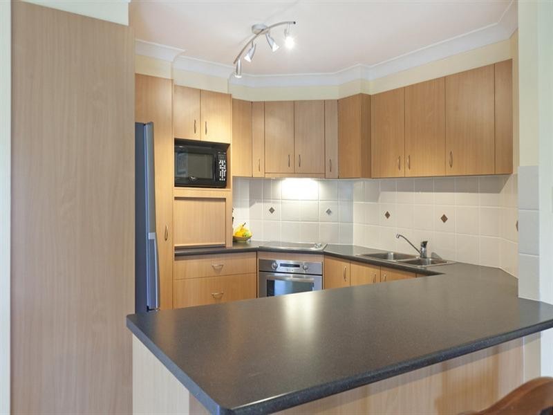 39 Plaza Street, Wynnum West QLD 4178