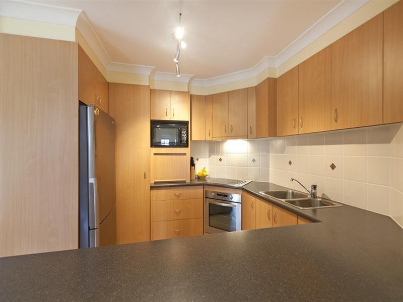 39 Plaza Street, Wynnum West QLD 4178