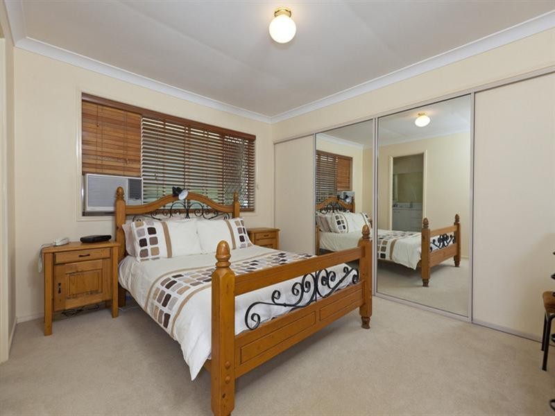 39 Plaza Street, Wynnum West QLD 4178