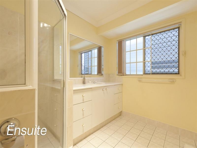 39 Plaza Street, Wynnum West QLD 4178