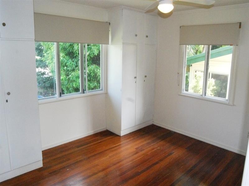 15 Heymer Street, Wynnum QLD 4178