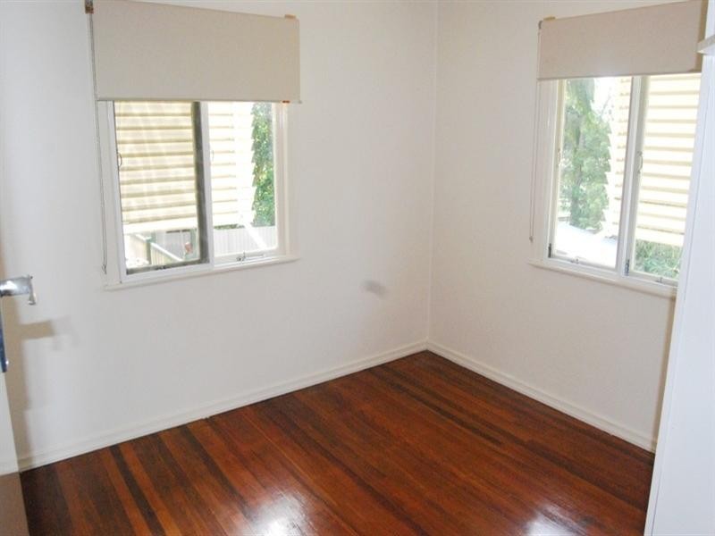 15 Heymer Street, Wynnum QLD 4178