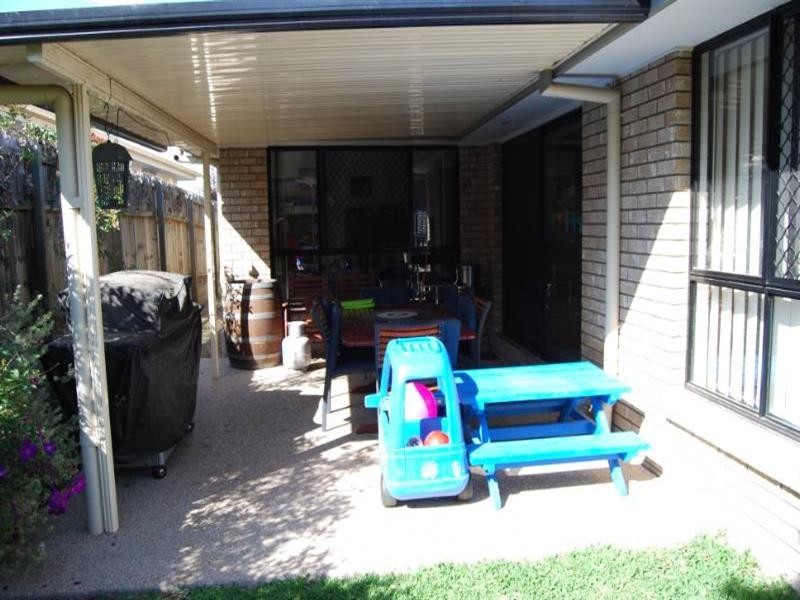 9 Dundee Crescent, Wakerley QLD 4154