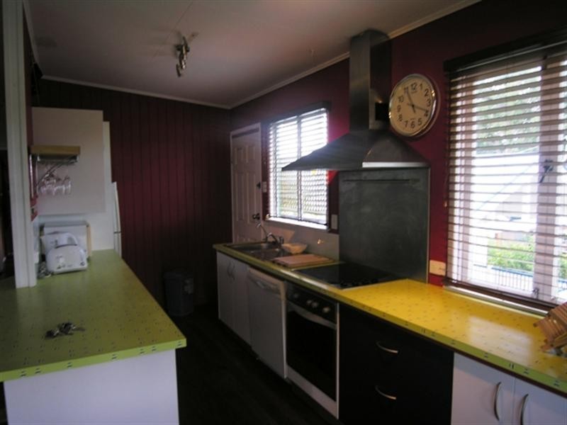 11 Arakurta Street, Lota QLD 4179