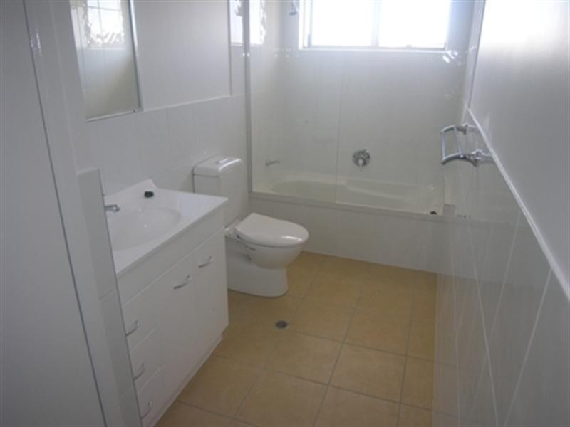 2/63 Emsworth Street, Wynnum QLD 4178