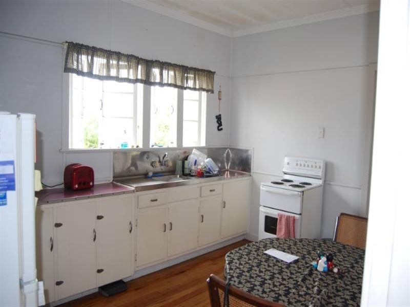 1492 creek Road, Carina QLD 4152