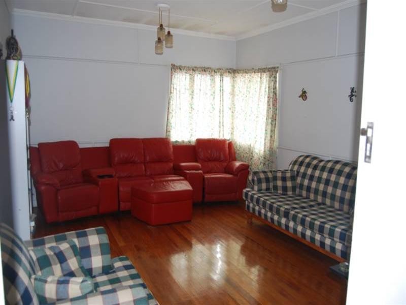 1492 creek Road, Carina QLD 4152