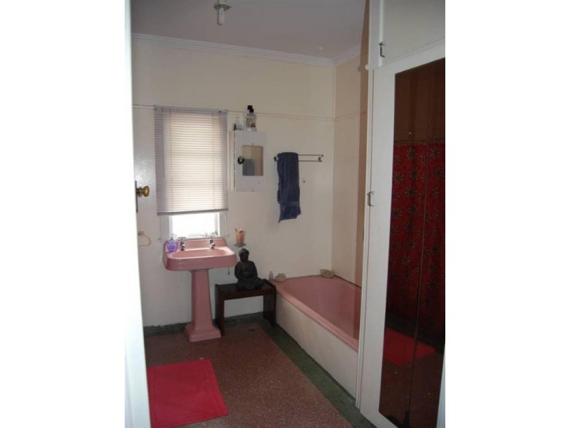 1492 creek Road, Carina QLD 4152