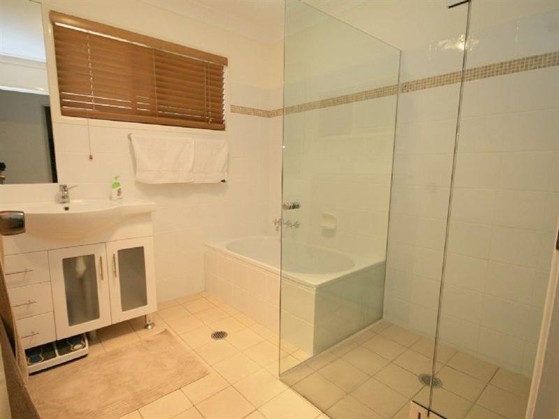 45 Raeburn Street, Manly QLD 4179