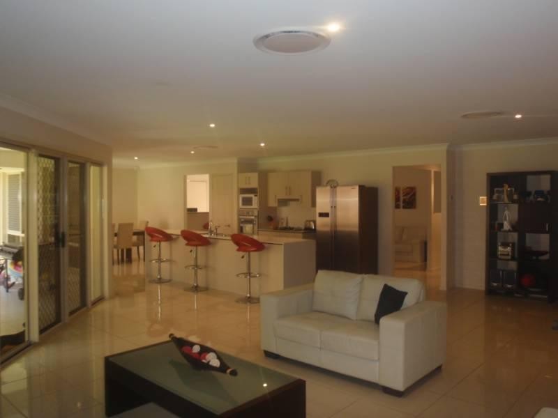 67 Rowland Avenue, Wakerley QLD 4154