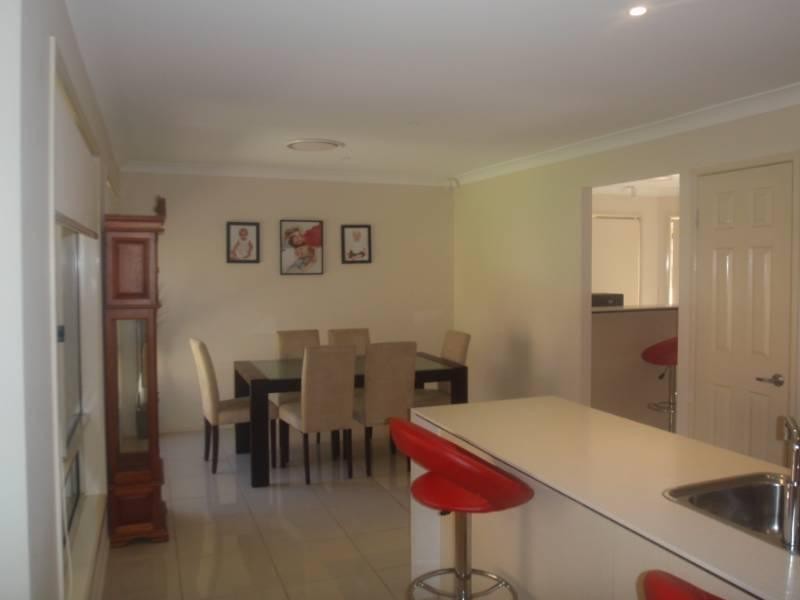 67 Rowland Avenue, Wakerley QLD 4154