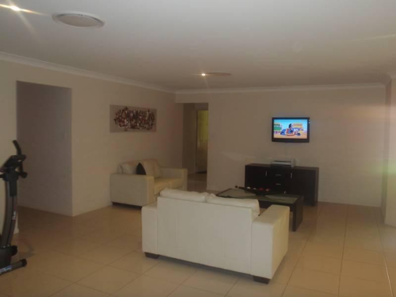 67 Rowland Avenue, Wakerley QLD 4154