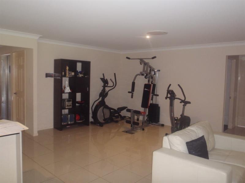 67 Rowland Avenue, Wakerley QLD 4154