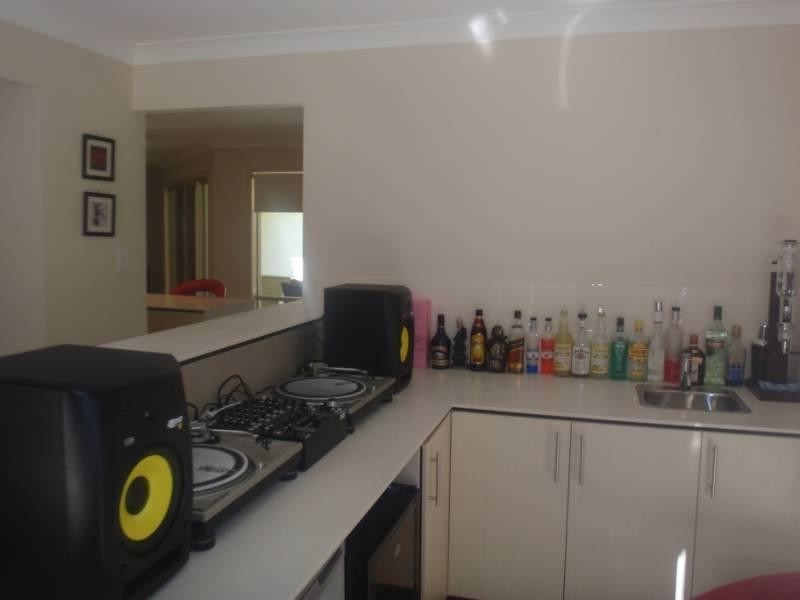 67 Rowland Avenue, Wakerley QLD 4154