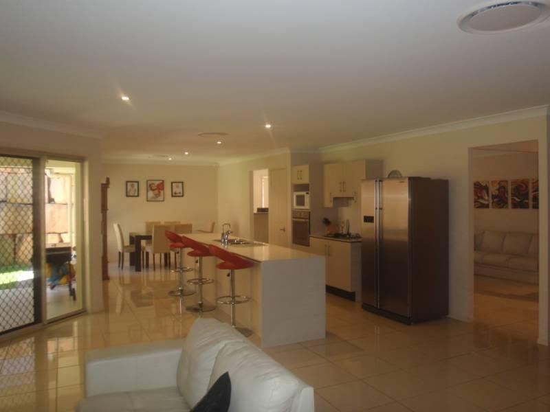 67 Rowland Avenue, Wakerley QLD 4154