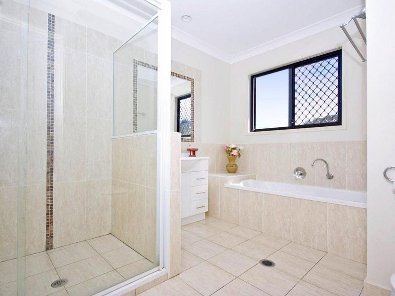 2 John Street, Manly West QLD 4179