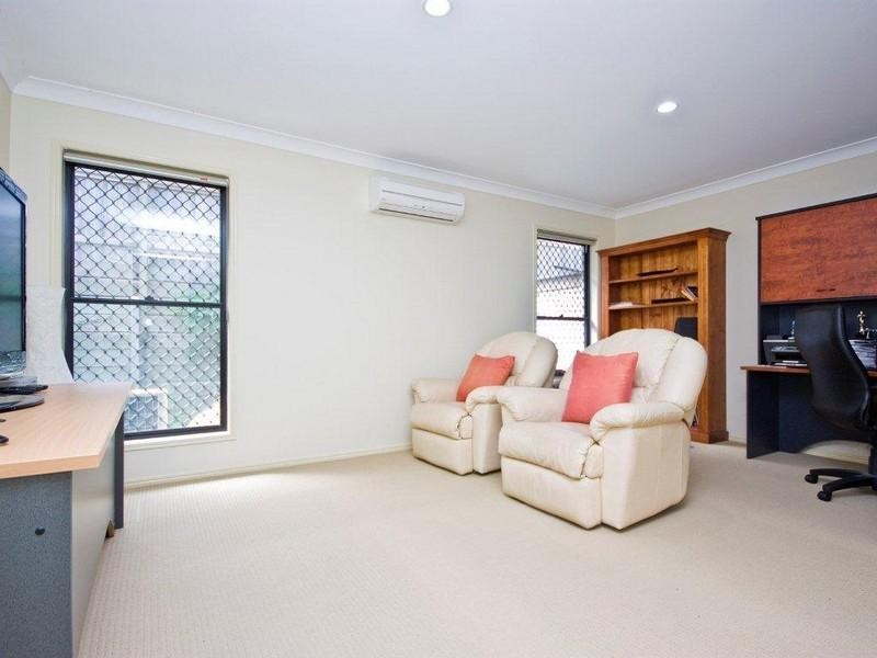2 John Street, Manly West QLD 4179