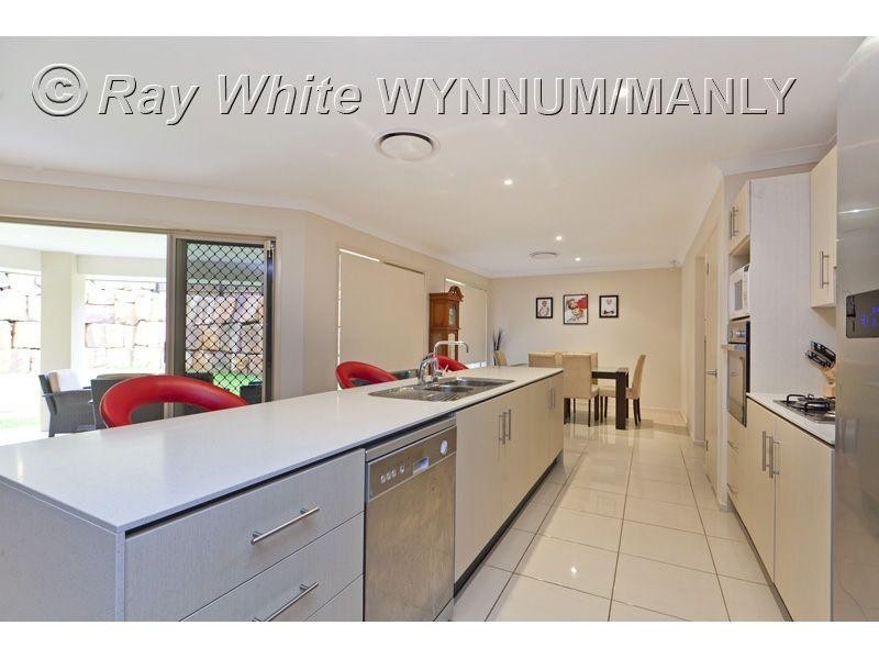 67 Rowland Avenue, Wakerley QLD 4154