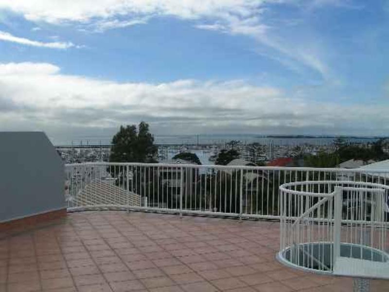 2/35 Benalla Street, Manly QLD 4179