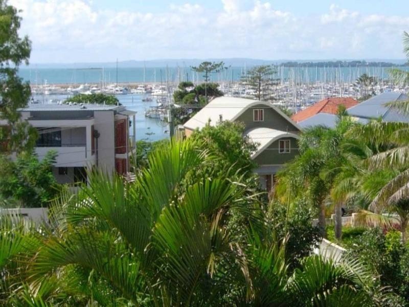 2/35 Benalla Street, Manly QLD 4179