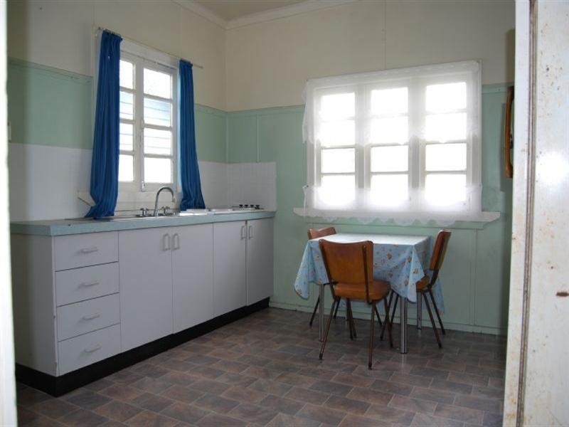 80 Andrew Street, Wynnum QLD 4178