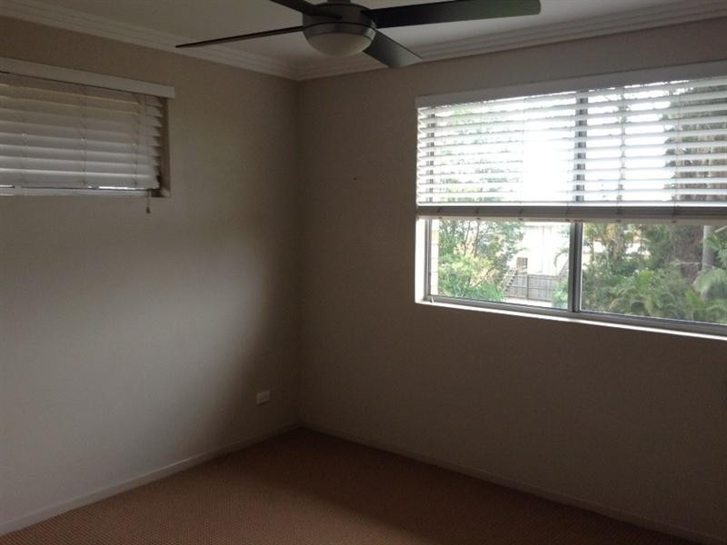 4/37 Berrima Street, Wynnum QLD 4178