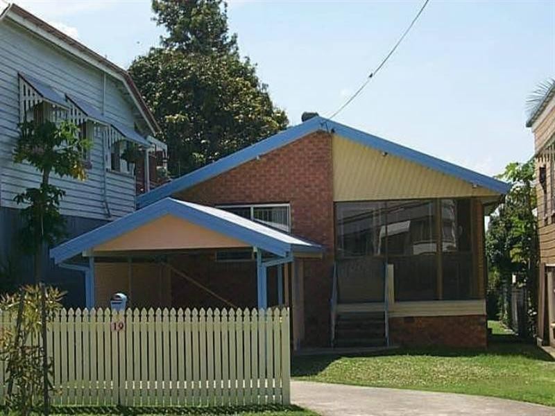 19 Walnut Street, Wynnum QLD 4178