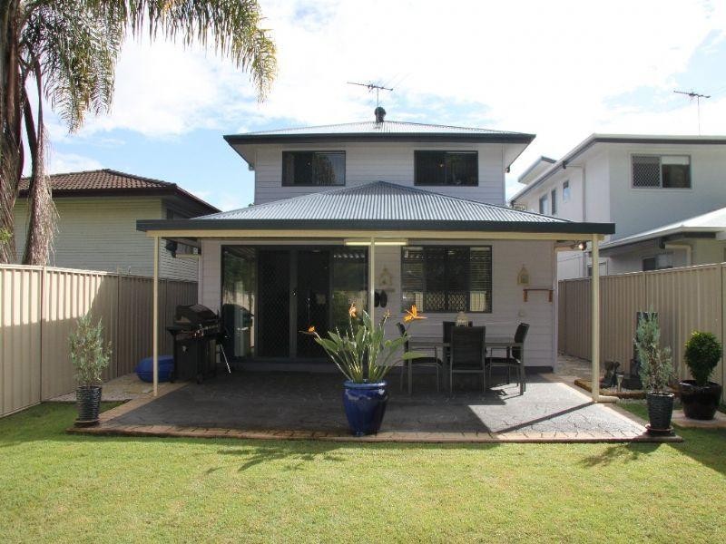 23 Rodney Street, Wynnum West QLD 4178