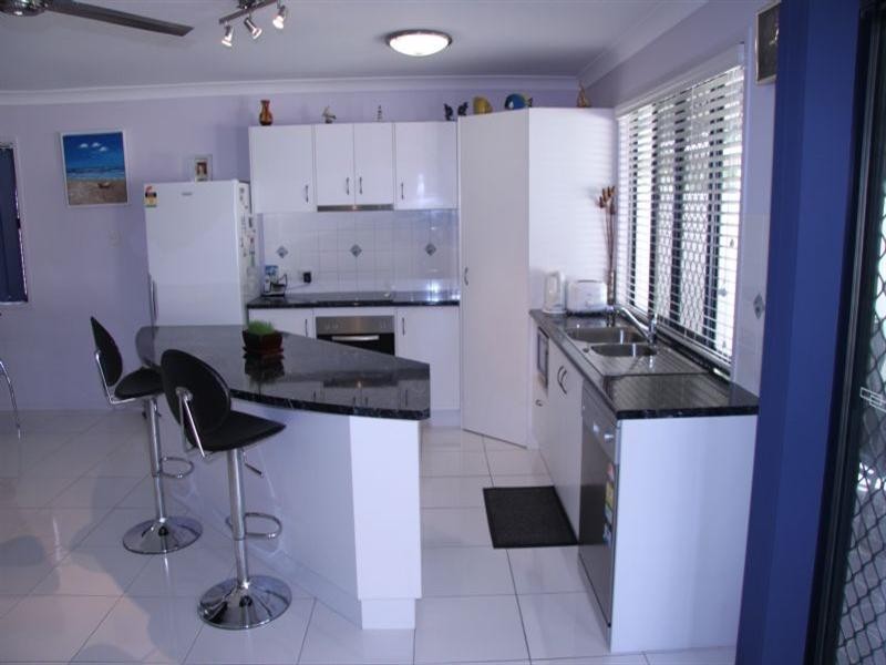 23 Rodney Street, Wynnum West QLD 4178