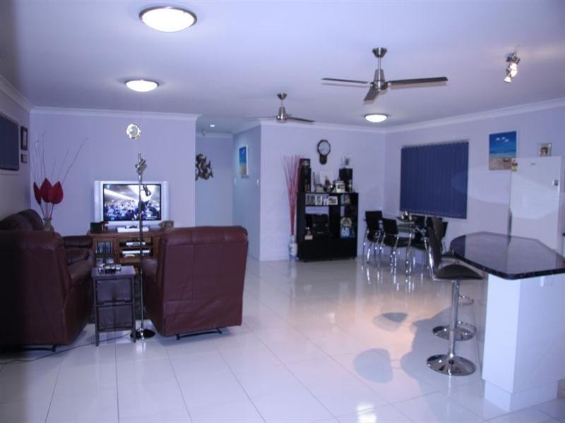 23 Rodney Street, Wynnum West QLD 4178