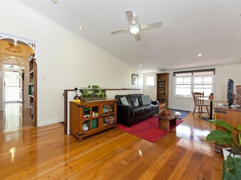 16 Moreton Avenue, Wynnum QLD 4178