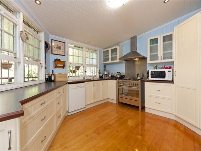 16 Moreton Avenue, Wynnum QLD 4178