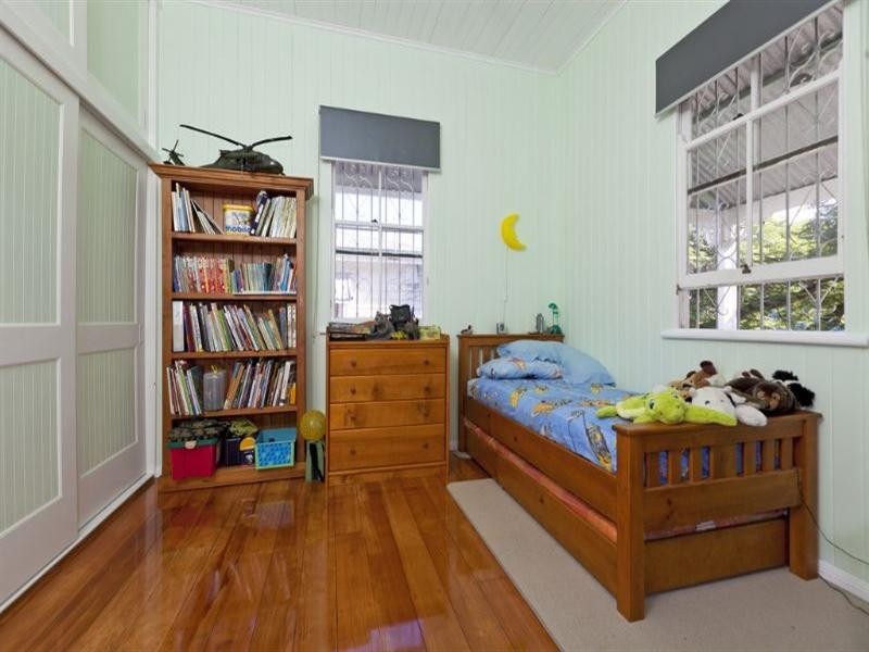 16 Moreton Avenue, Wynnum QLD 4178