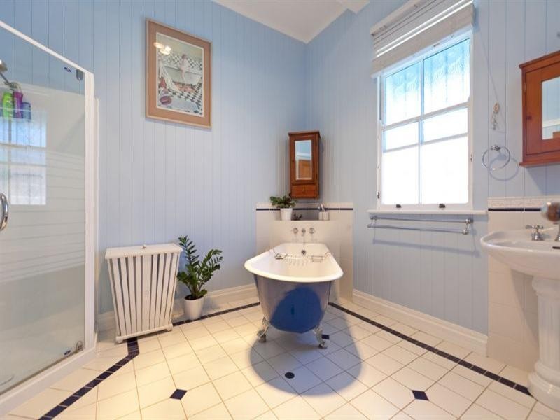 16 Moreton Avenue, Wynnum QLD 4178