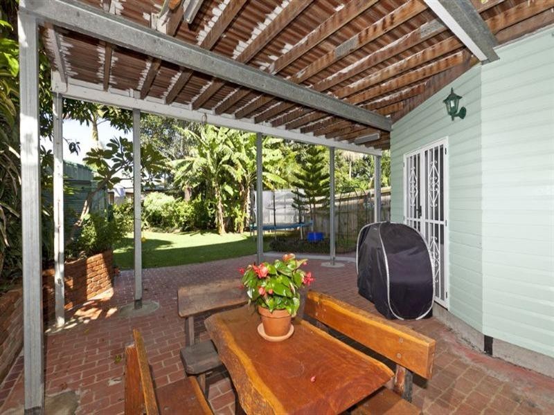 16 Moreton Avenue, Wynnum QLD 4178