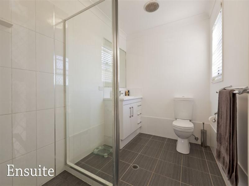 25 Rodney Street, Wynnum West QLD 4178