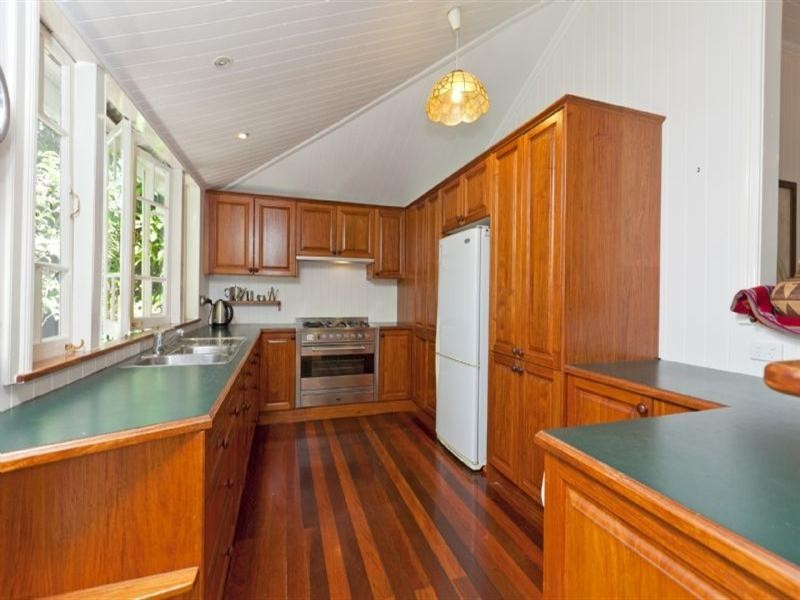 39 Wood Street, Manly QLD 4179