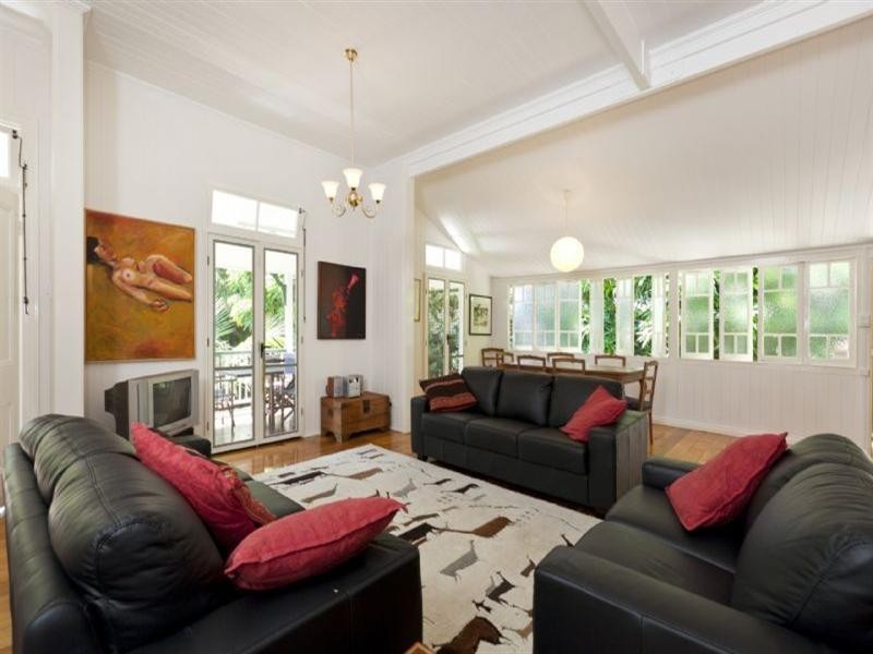 39 Wood Street, Manly QLD 4179