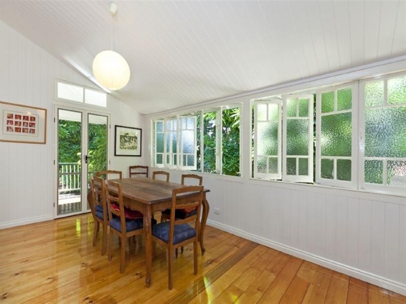 39 Wood Street, Manly QLD 4179