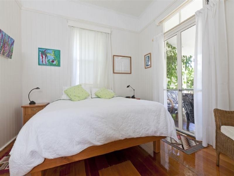 39 Wood Street, Manly QLD 4179